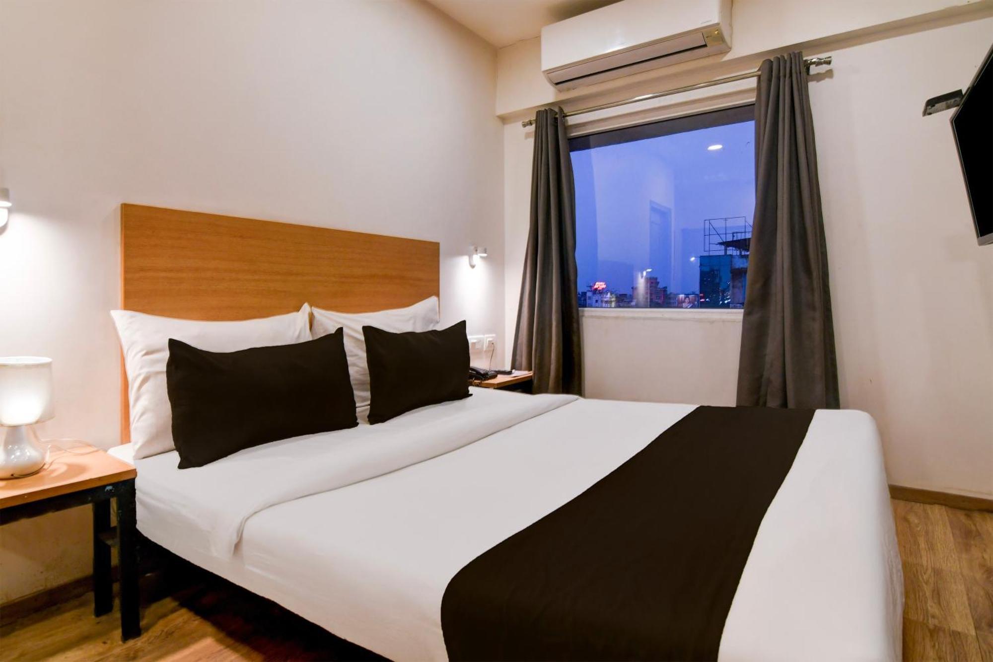 Super Townhouse Vip Road Formerly The Sky Kolkata Luaran gambar