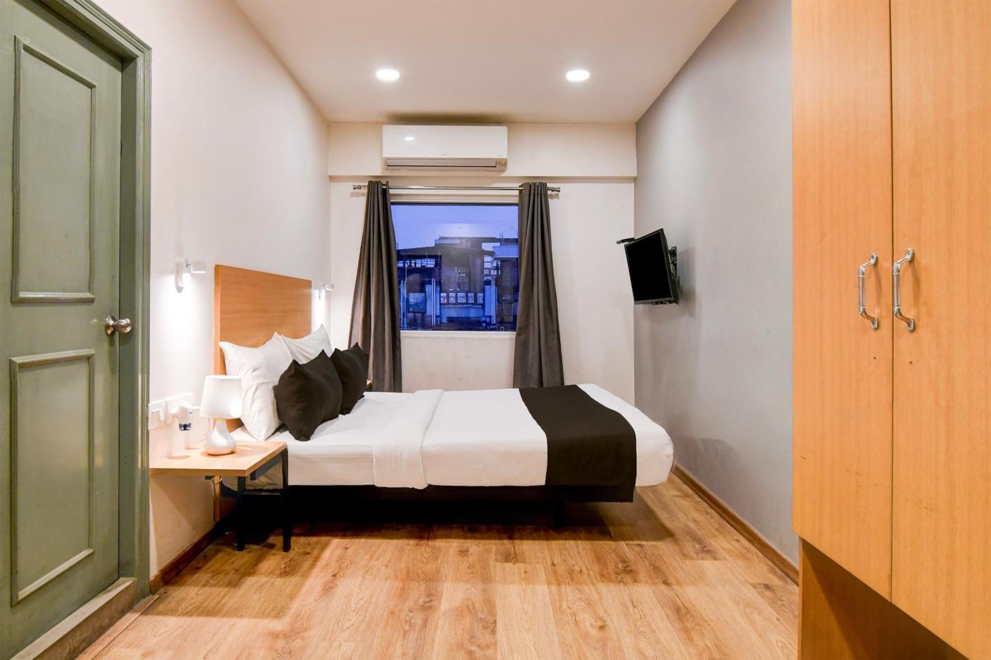 Super Townhouse Vip Road Formerly The Sky Kolkata Luaran gambar