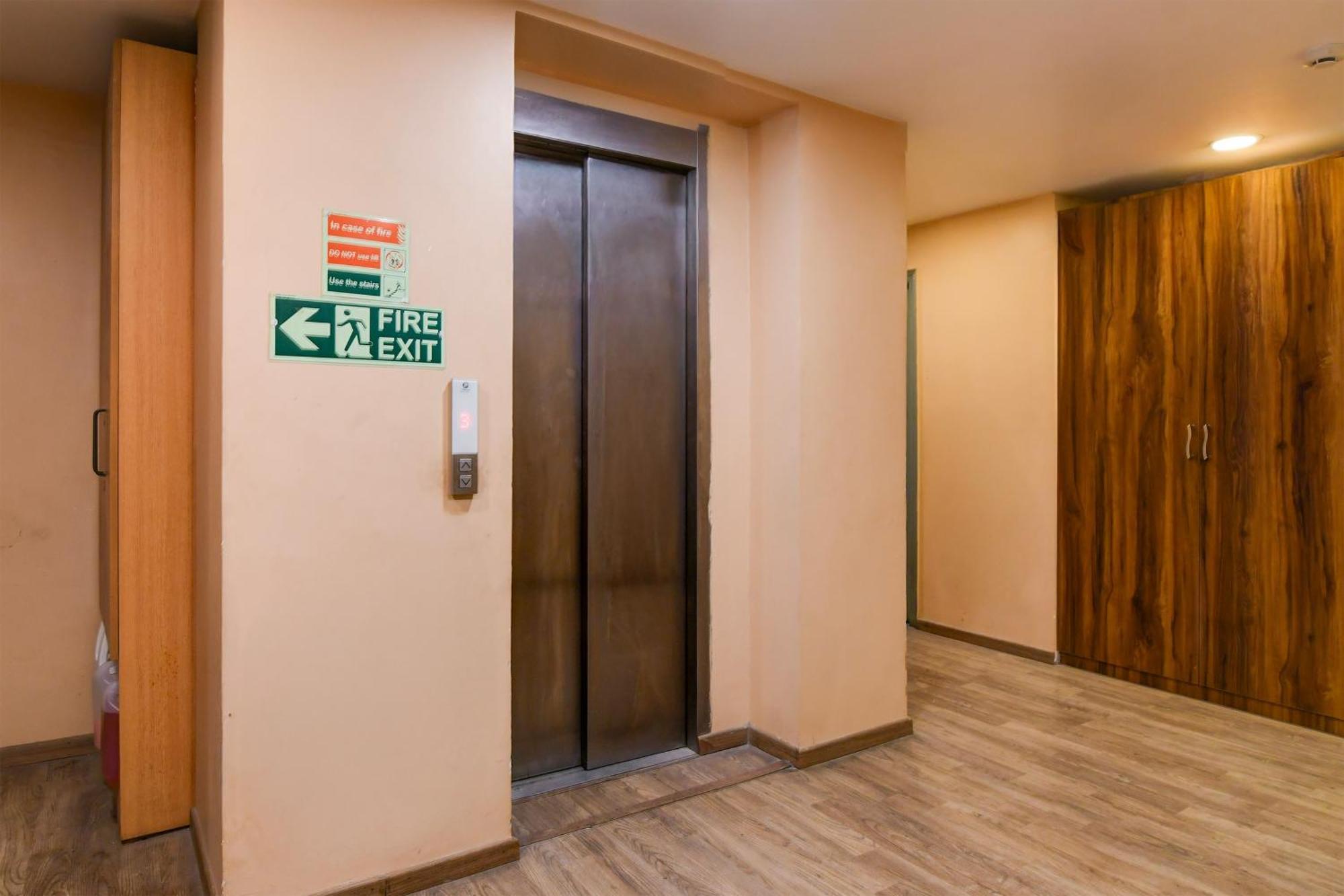 Super Townhouse Vip Road Formerly The Sky Kolkata Luaran gambar