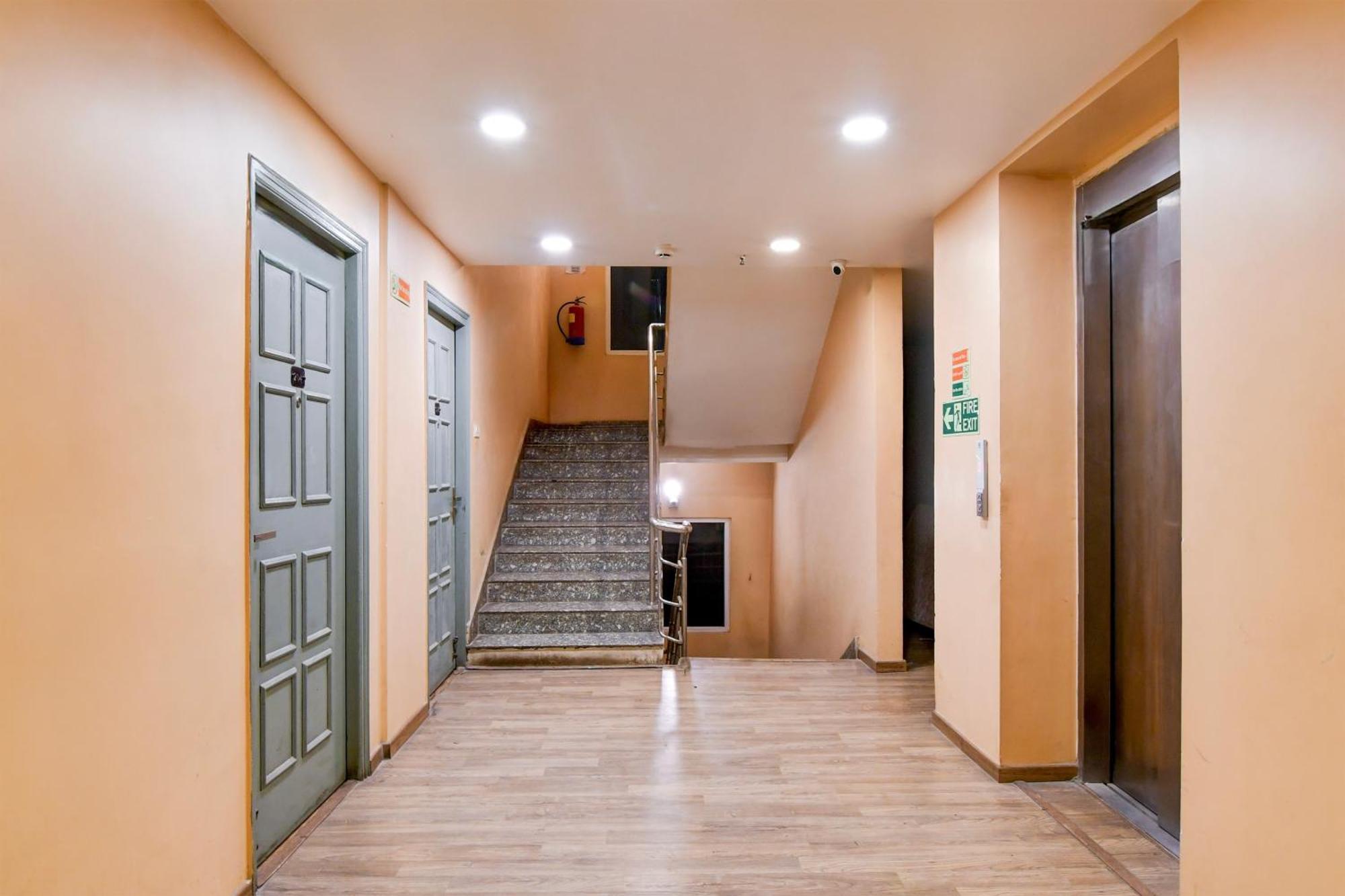 Super Townhouse Vip Road Formerly The Sky Kolkata Luaran gambar