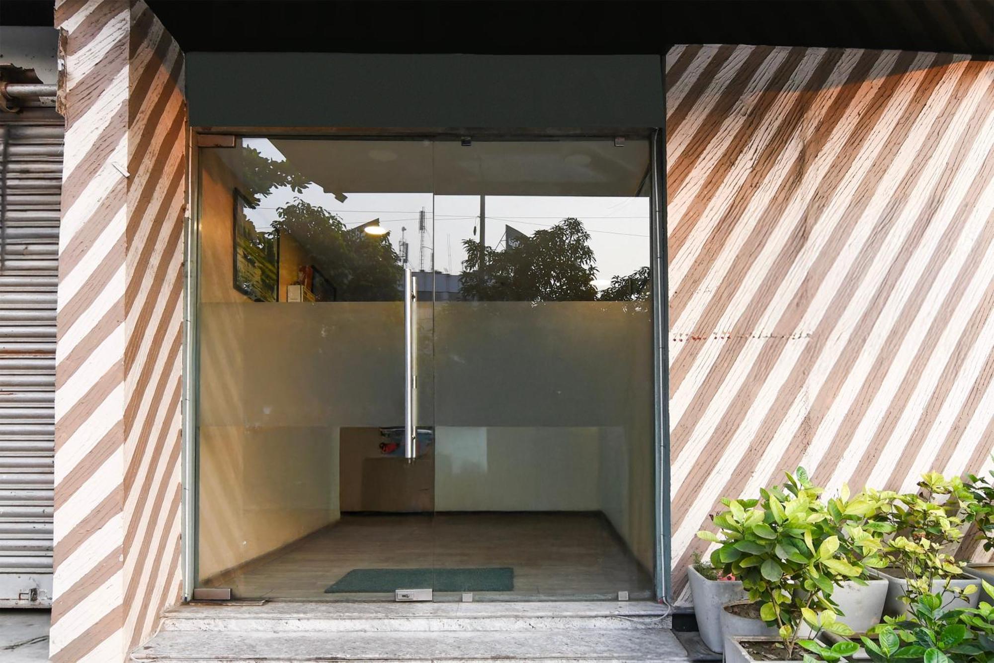 Super Townhouse Vip Road Formerly The Sky Kolkata Luaran gambar